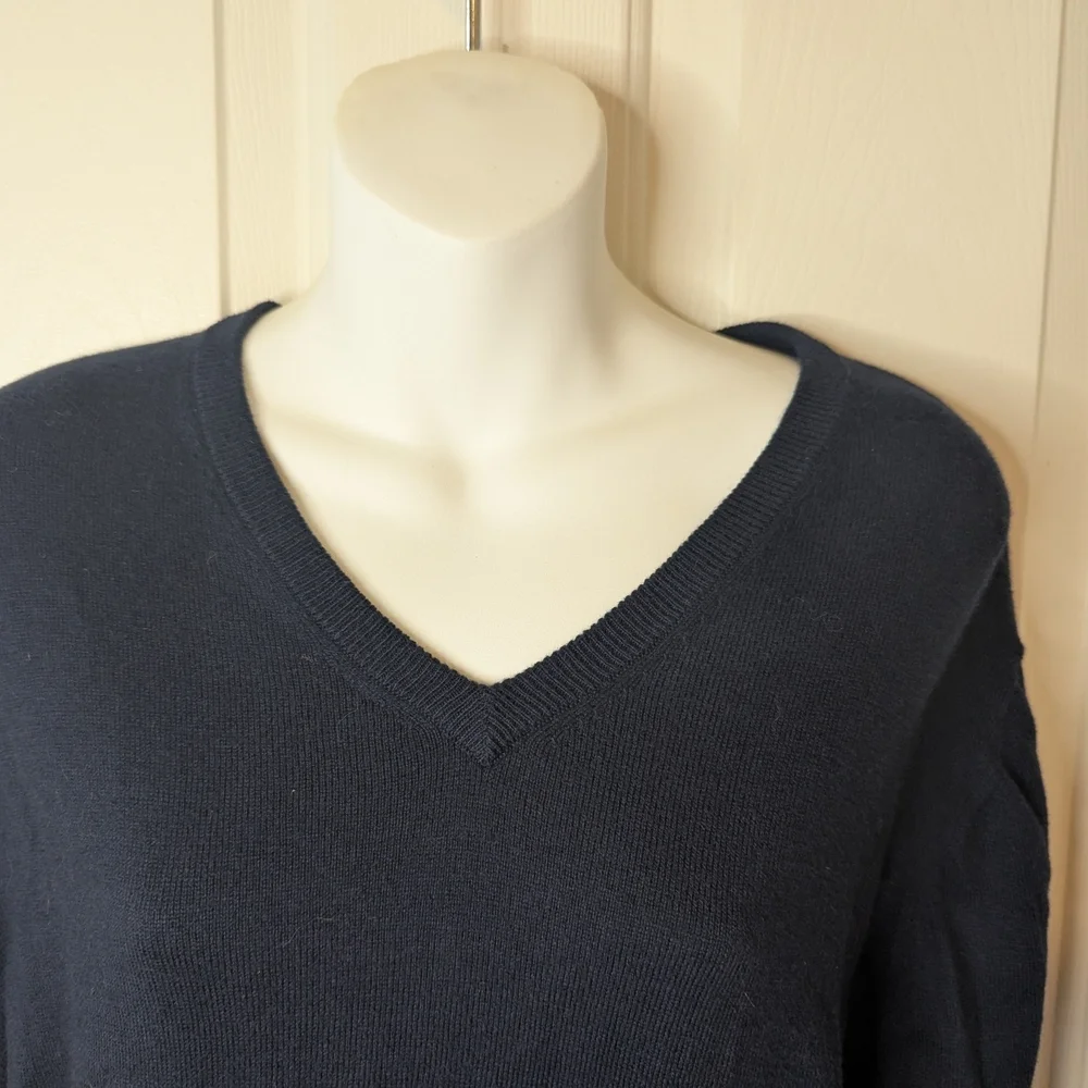L.L. Bean Cashmere/Cotton V-Neck Navy Blue Pullover Sweater, Mens Large